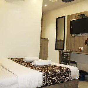 Budget King Room